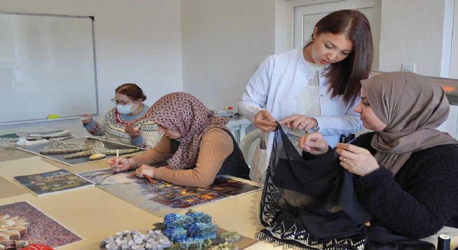 Çeşme Belediyesi sanat ve eğitim kursları başladı