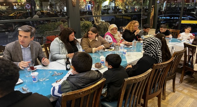 Çeşme Kaymakamlığı ndan Yetim Ailelerine yemek