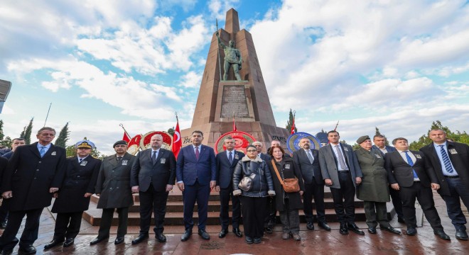 Kubilay anma töreninde Özel de türbe çıkışı